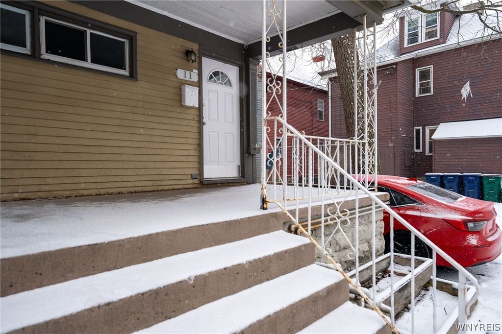 Photo of 11 Hoyt Street, Buffalo, NY 14213 (MLS # B1665196)
