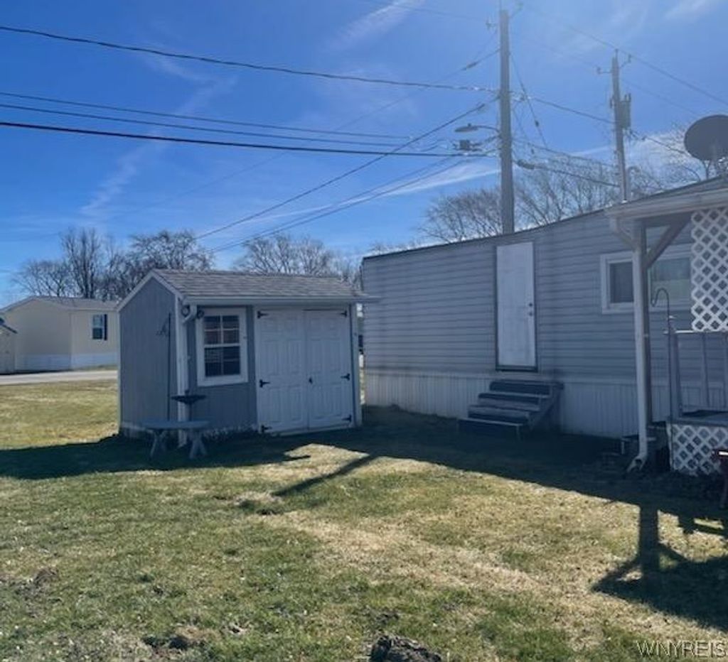 Photo of 655 Roger Drive, Niagara, NY 14304 (MLS # B1665796)