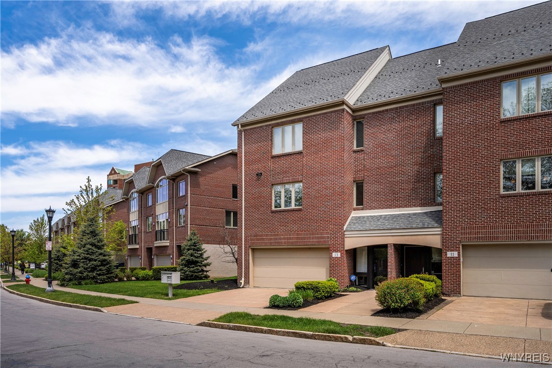13 Ojibwa Circle, Buffalo, New York image 1