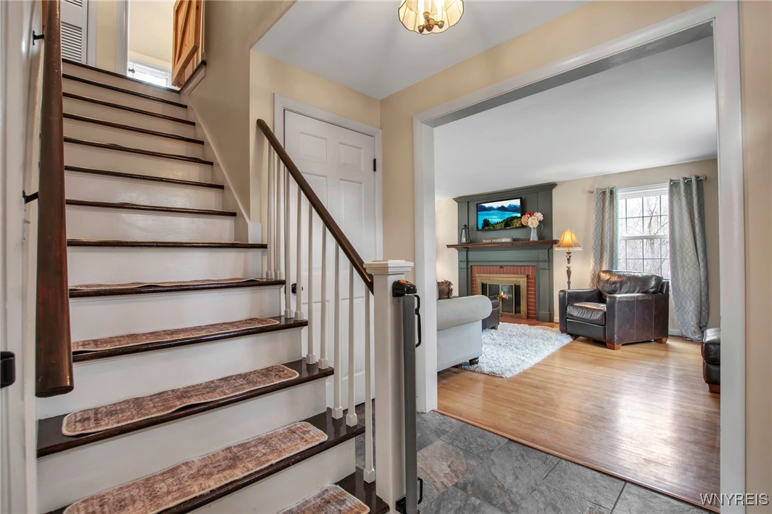 96 Eddy Lane, Orchard Park, New York image 2