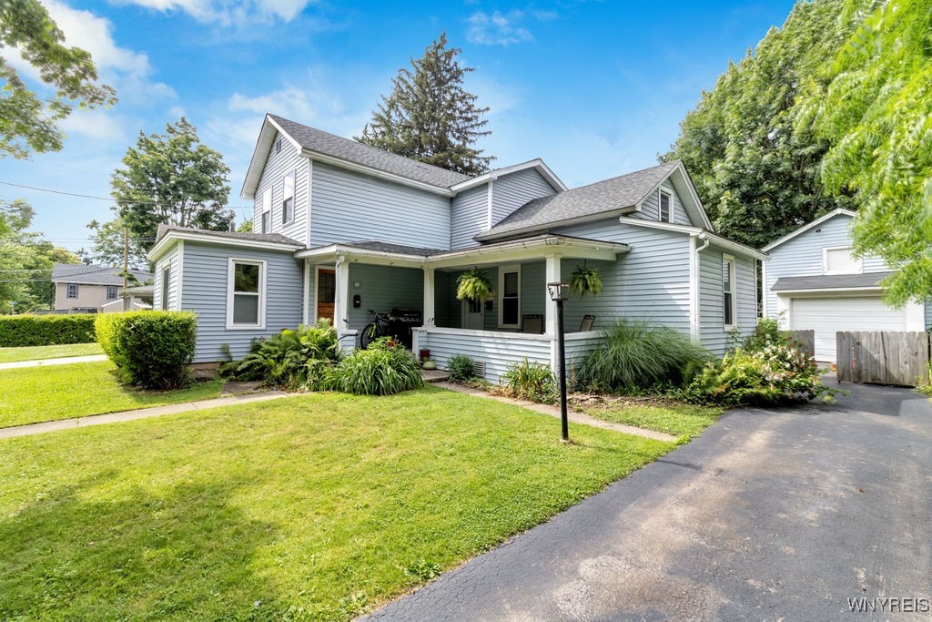 584 Oakwood Avenue