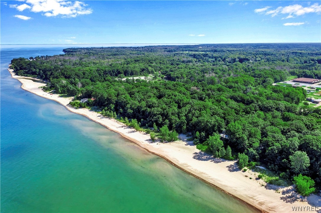 8462 Lake Shore Road