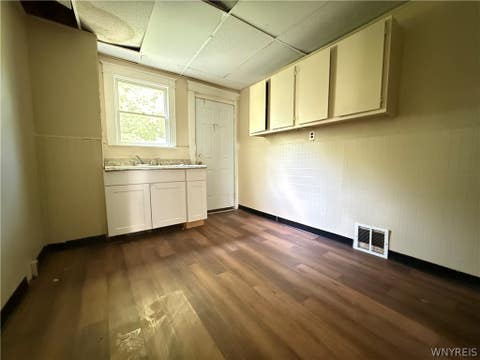 Tiny photo for 1868 Weston Avenue, Niagara Falls, NY 14305 (MLS # B1709127)