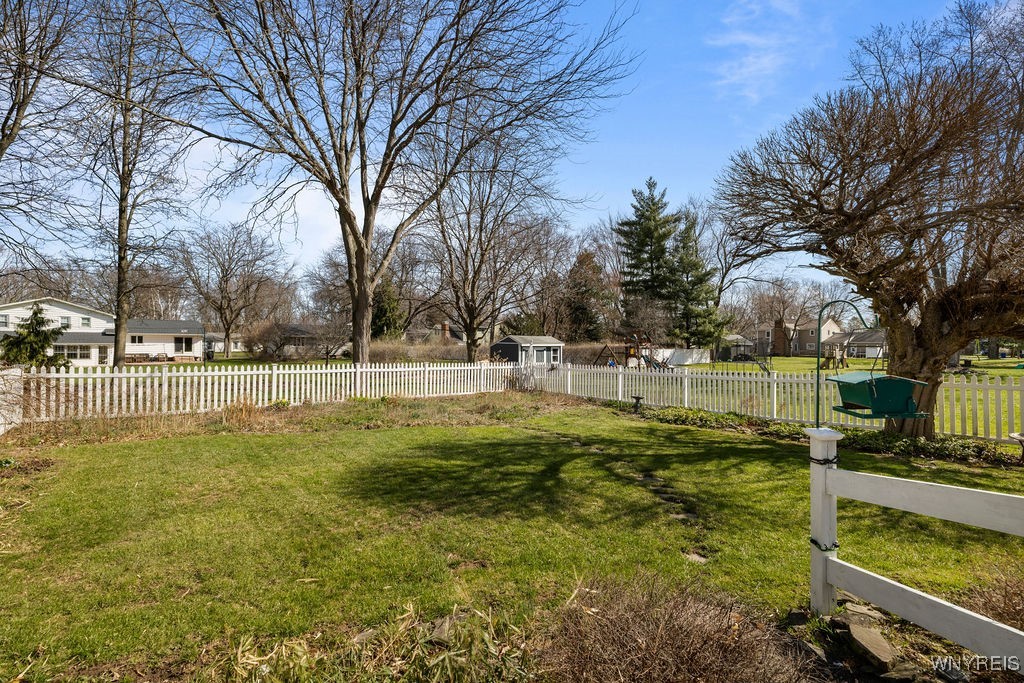 615 Sandlewood Drive, Lewiston, New York image 36