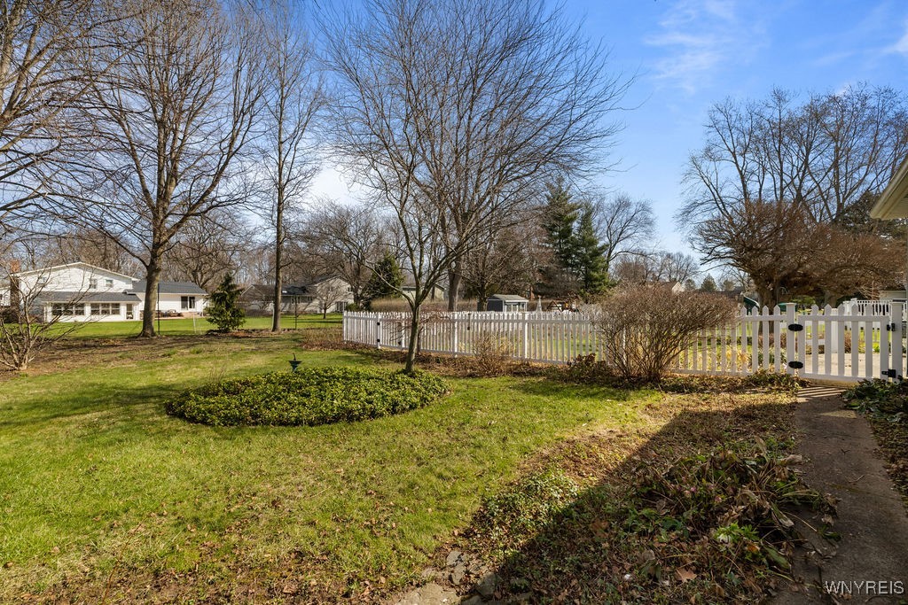 615 Sandlewood Drive, Lewiston, New York image 35
