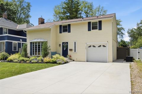 Photo of 229 Roycroft Boulevard, Amherst, NY 14226 (MLS # B1691256)