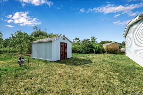 Tiny photo for 1227 Parkwood Drive, Lockport Town, NY 14094 (MLS # B1684825)