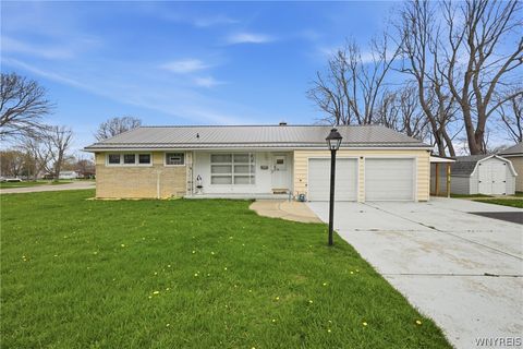 Photo of 2820 Bell Drive, Hamburg, NY 14075 (MLS # B1674673)