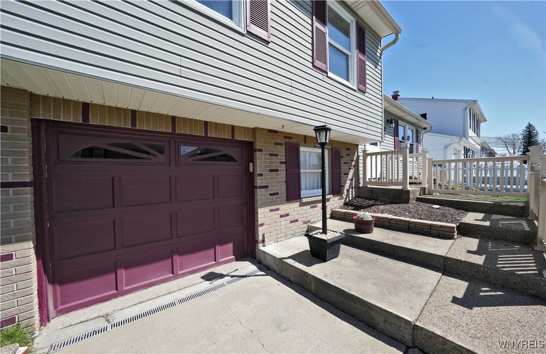 92 W Rouen Drive, Cheektowaga, New York image 2