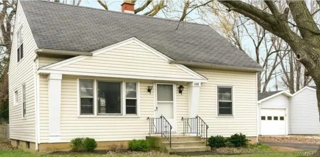 Photo of 3319 Mckinley Parkway, Hamburg, NY 14219 (MLS # B1712456)