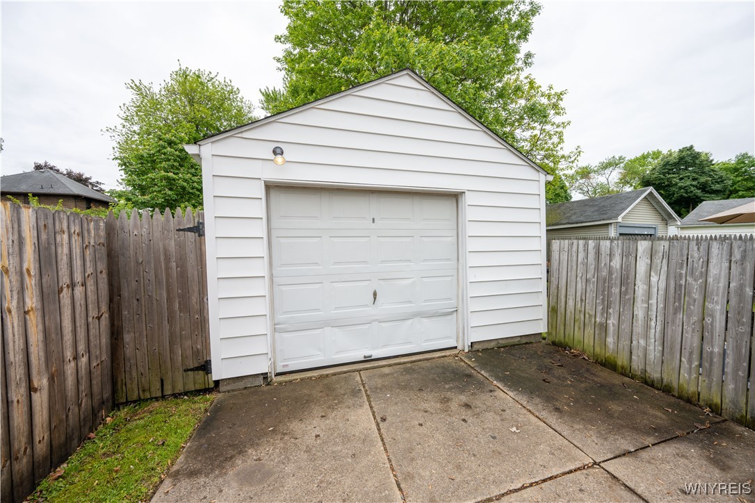547 Locust Street, North Tonawanda, New York image 36