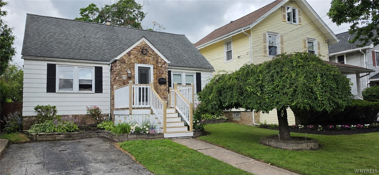 Photo 1 of 6 — 39 Grove Avenue, Lockport City, NY 14094