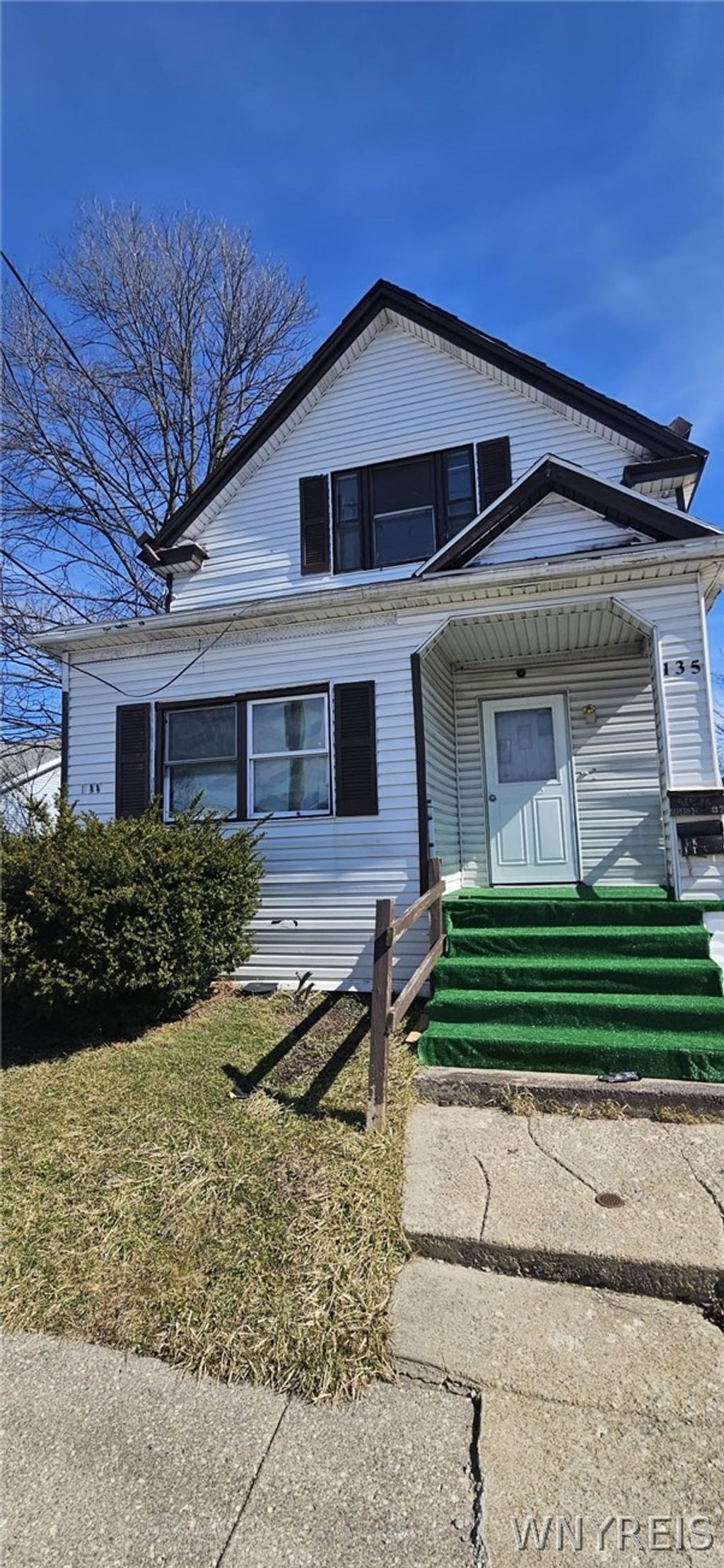 Photo of 135 Ivy Street, Buffalo, NY 14211 (MLS # B1666404)