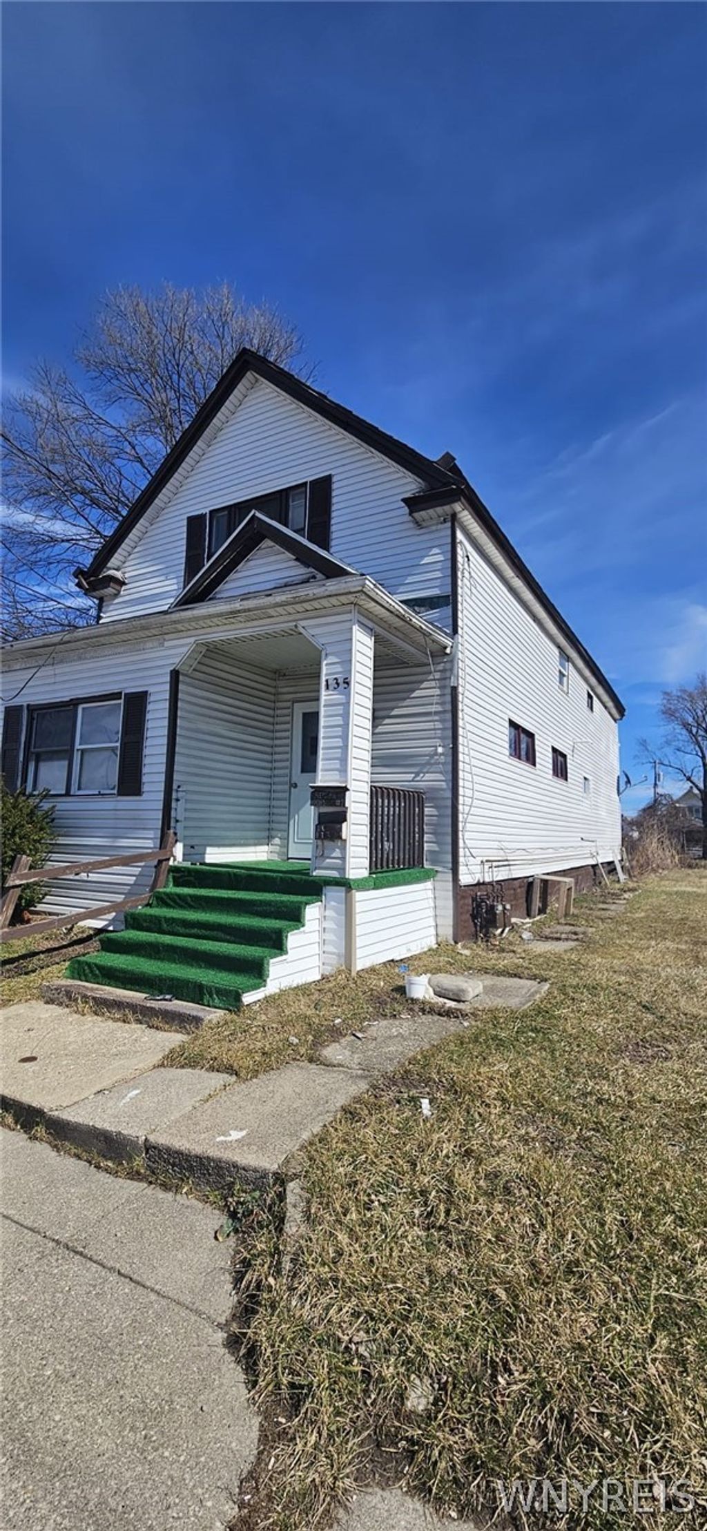 Photo of 135 Ivy Street, Buffalo, NY 14211 (MLS # B1666404)
