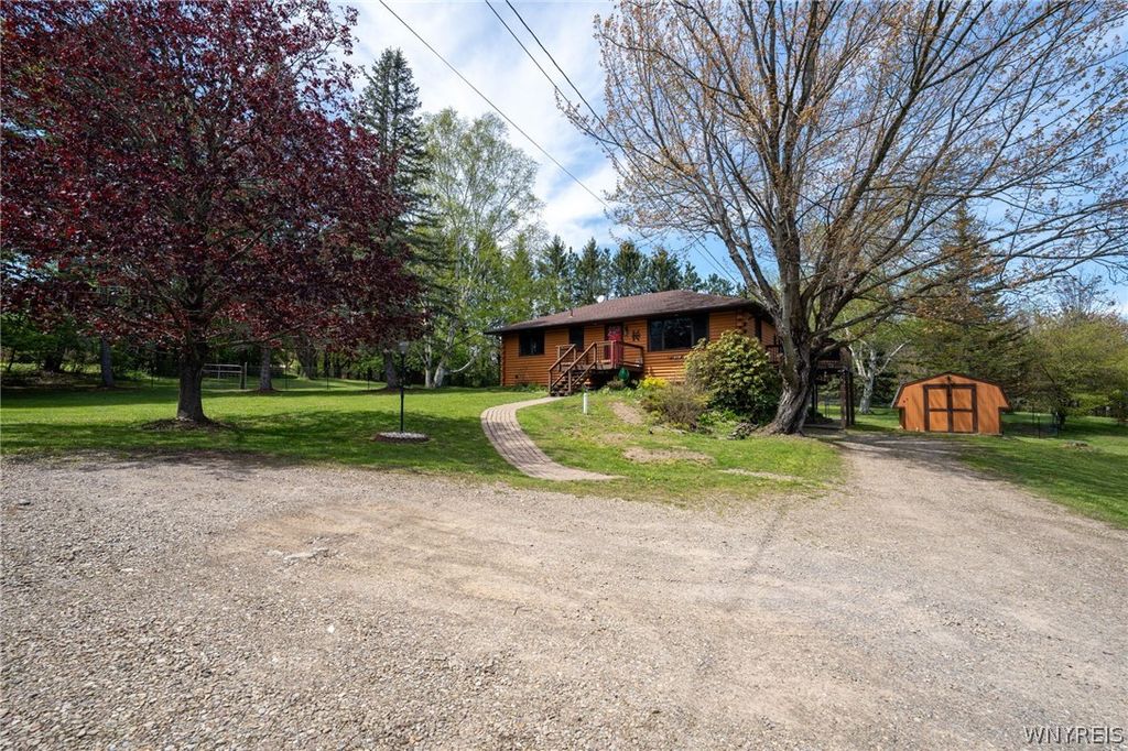 Photo of 335 Capitol, Holland, NY 14080 (MLS # B1681277)