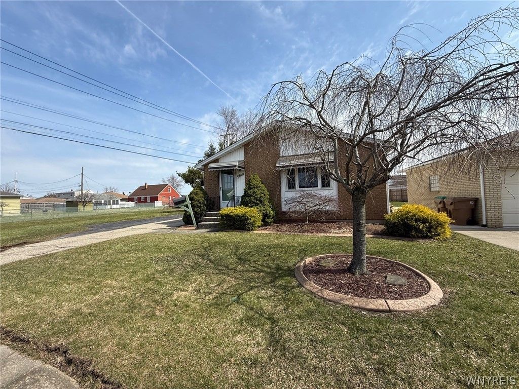 Photo of 30 Betty Lou Lane, Cheektowaga, NY 14225 (MLS # B1670057)