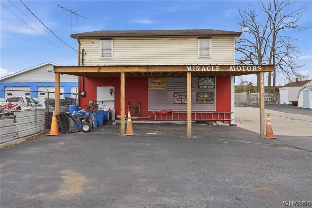 Photo of 2910 Louisiana Avenue, Niagara, NY 14305 (MLS # B1667446)