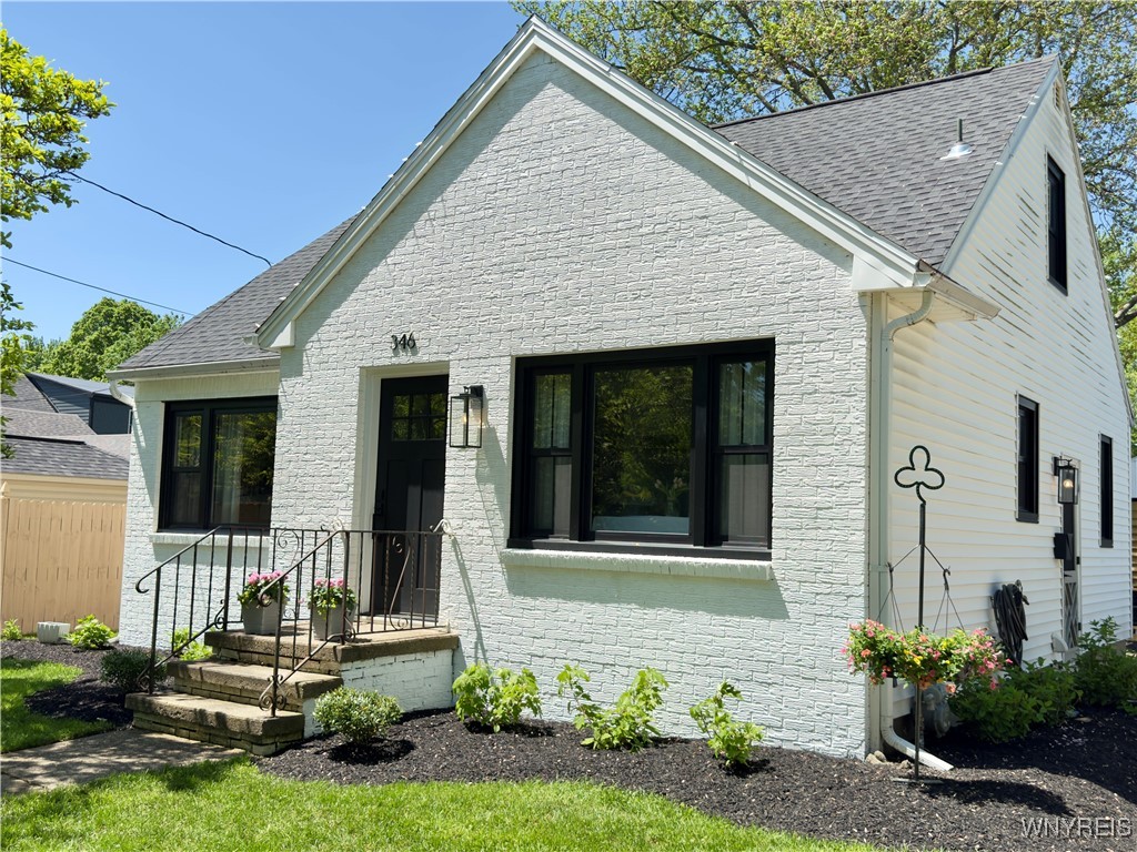 346 Charlotte Avenue, Hamburg, New York image 3