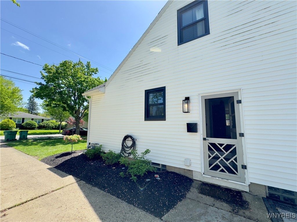 346 Charlotte Avenue, Hamburg, New York image 4