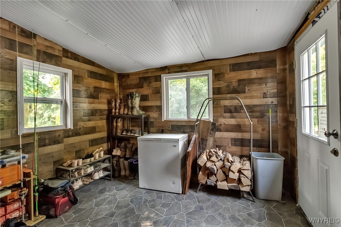5648 Godfreys Pond, Stafford, New York image 21