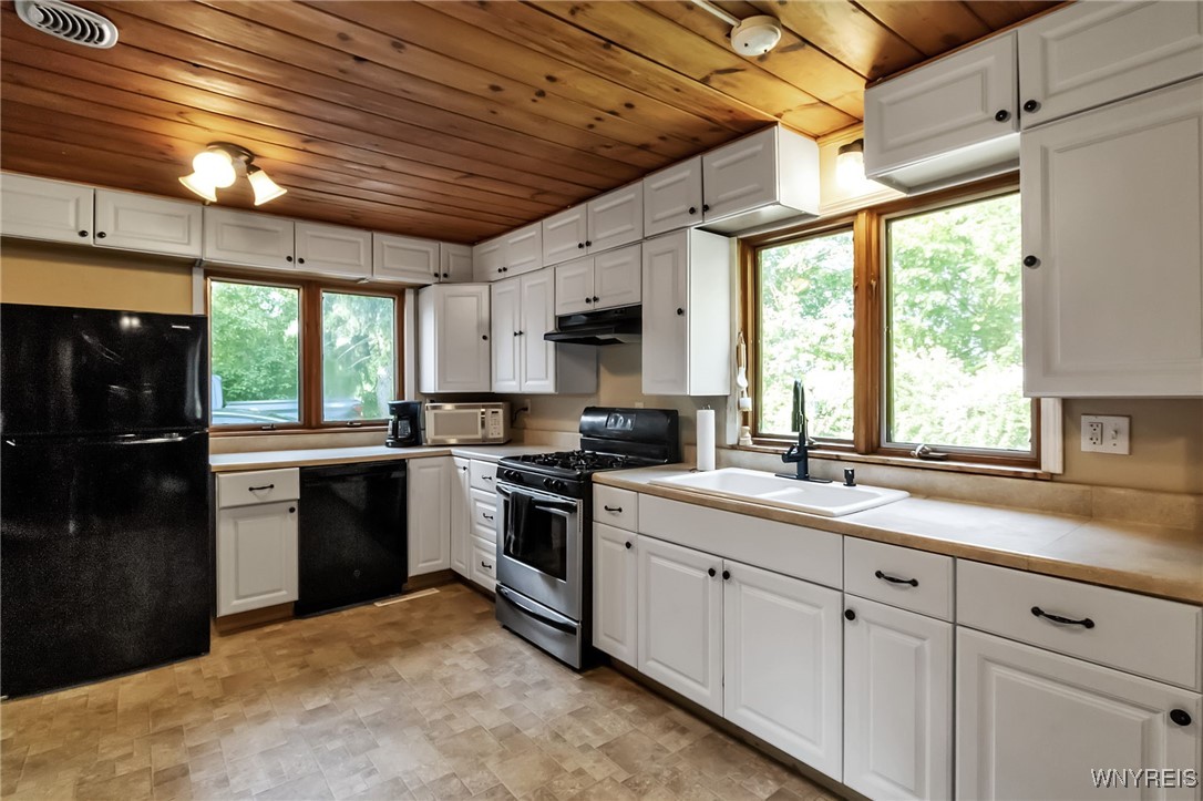 5648 Godfreys Pond, Stafford, New York image 9