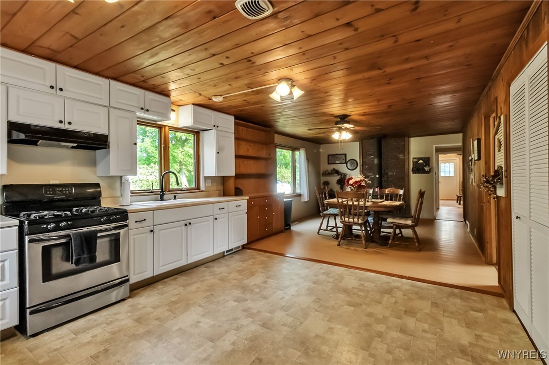 5648 Godfreys Pond, Stafford, New York image 10