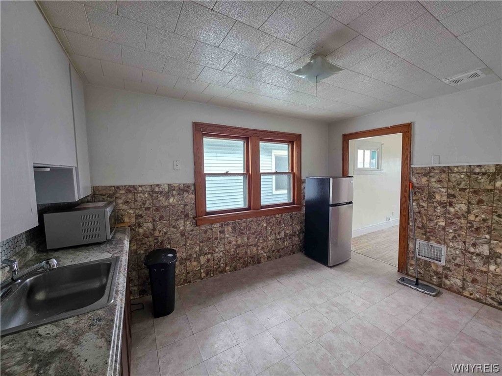 Photo of 28 Blum Avenue, Buffalo, NY 14216 (MLS # B1659855)