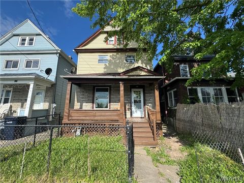 Photo of 630 20th Street, Niagara Falls, NY 14301 (MLS # B1684087)