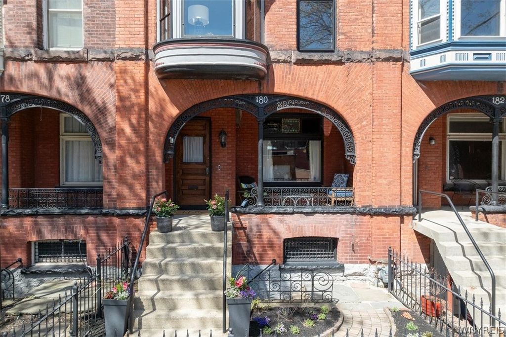 Photo of 180 N Pearl Street, Buffalo, NY 14202 (MLS # B1677034)