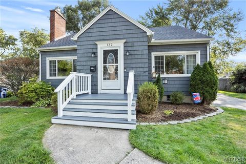 Photo of 132 Royal Parkway E, Amherst, NY 14221 (MLS # B1631852)