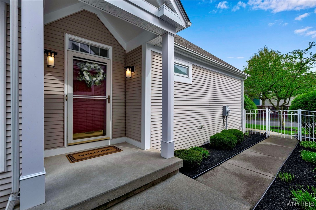 33 Brookins Green Drive, Orchard Park, New York image 3