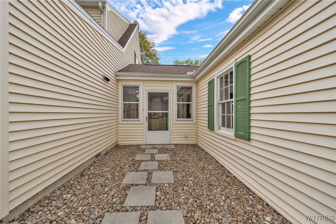 6699 Vail Drive, Hamburg, New York image 35