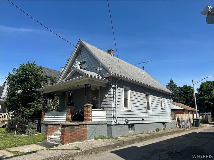 Photo 1 of 7 — 1712 Niagara Street, Niagara Falls, NY 14303