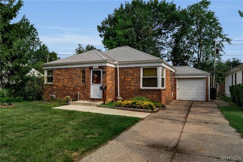 Homes For Sale - 372 Woodland Drive<br/> Tonawanda, NY 14223