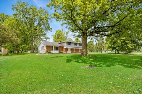 Photo of 5150 Brookhaven Drive, Clarence, NY 14031 (MLS # B1684711)