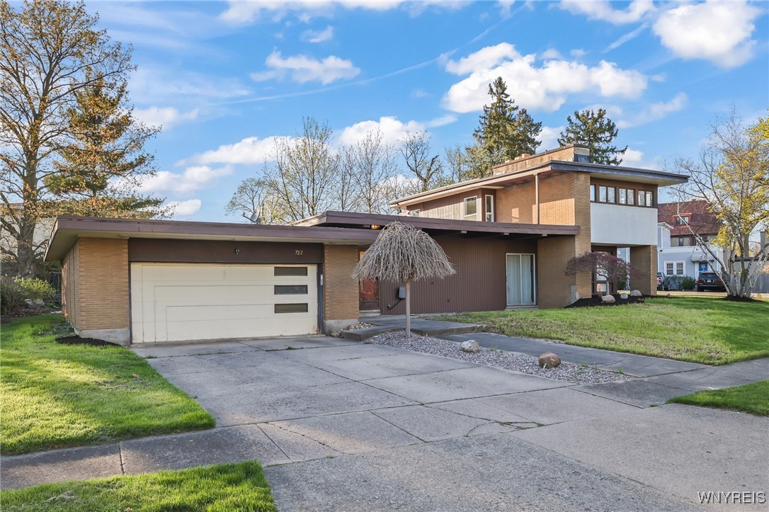 722 College Ter Terrace, Niagara Falls, New York image 2