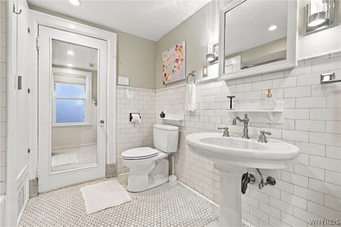 Tiny photo for 22 Oakland Place, Buffalo, NY 14222 (MLS # B1715895)