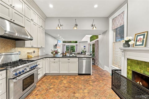 Tiny photo for 22 Oakland Place, Buffalo, NY 14222 (MLS # B1715895)