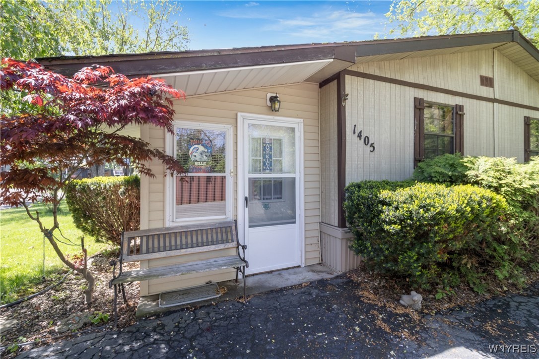 1405 Elderberry Pl, Niagara Falls, New York image 2