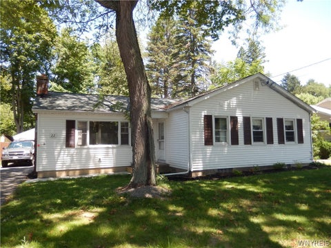Homes For Sale - 22 Henderson Place<br/> Hamburg, NY 14075