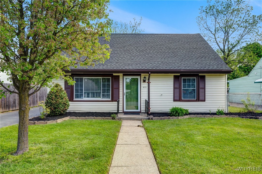 4233 Crescent Drive, Niagara Falls, New York image 1
