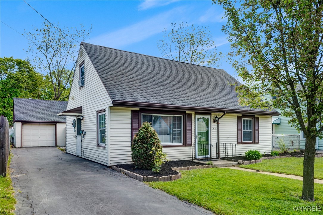 4233 Crescent Drive, Niagara Falls, New York image 2