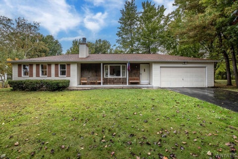 Homes For Sale - 102 Old Orchard Lane<br/> Orchard Park, NY 14127