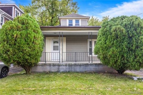 Photo of 1415 Byrd Avenue, Niagara Falls, NY 14303 (MLS # B1714205)