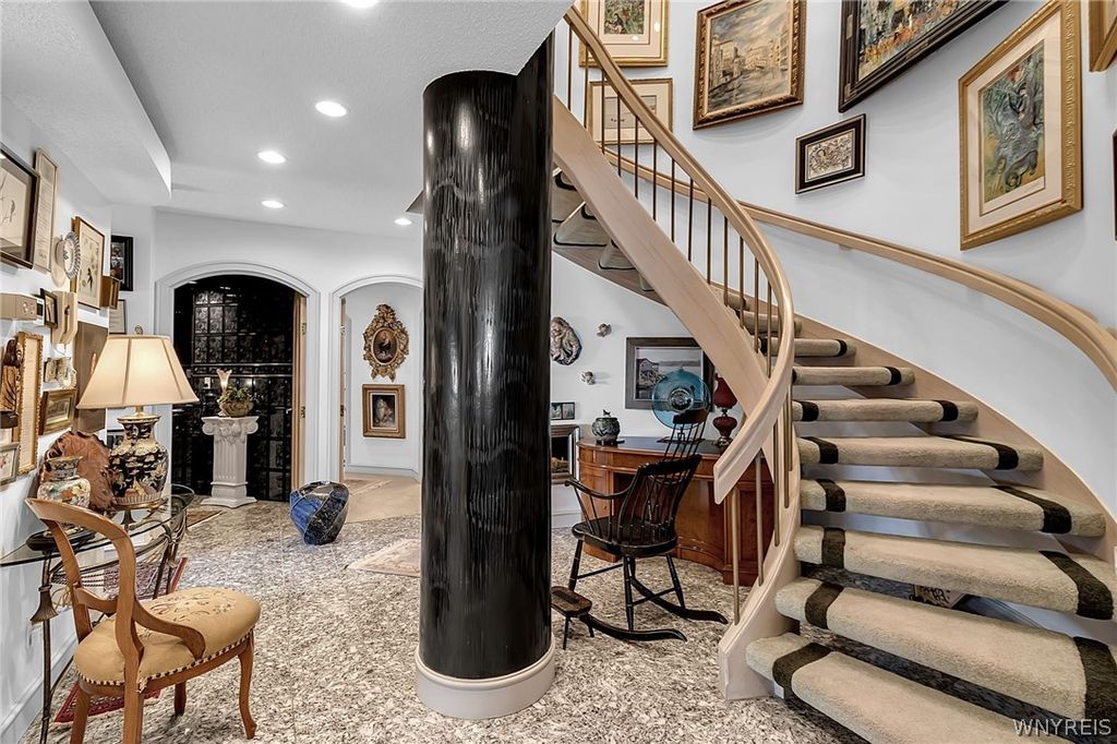 Photo of 40 Waterfront Circle #401, Buffalo, NY 14202 (MLS # B1668971)