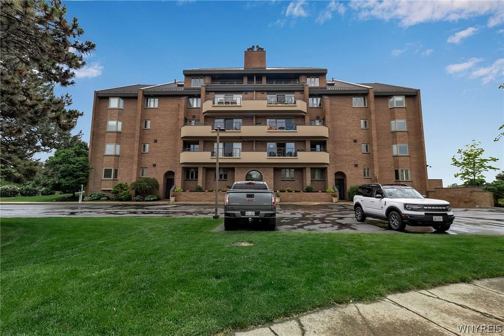 Photo of 40 Waterfront Circle #401, Buffalo, NY 14202 (MLS # B1668971)