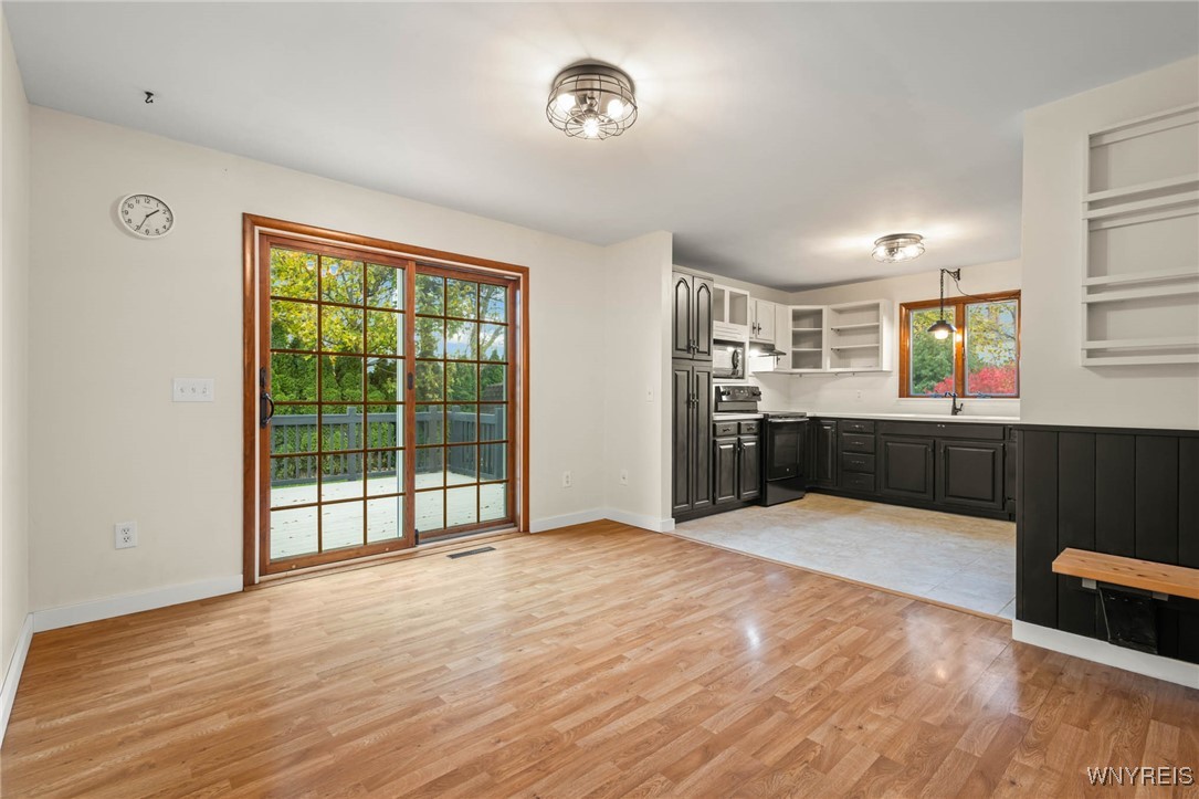 Batavia City, New York 14020, United States, 2 Bedrooms Bedrooms, ,3 BathroomsBathrooms,Residential,Active,240866