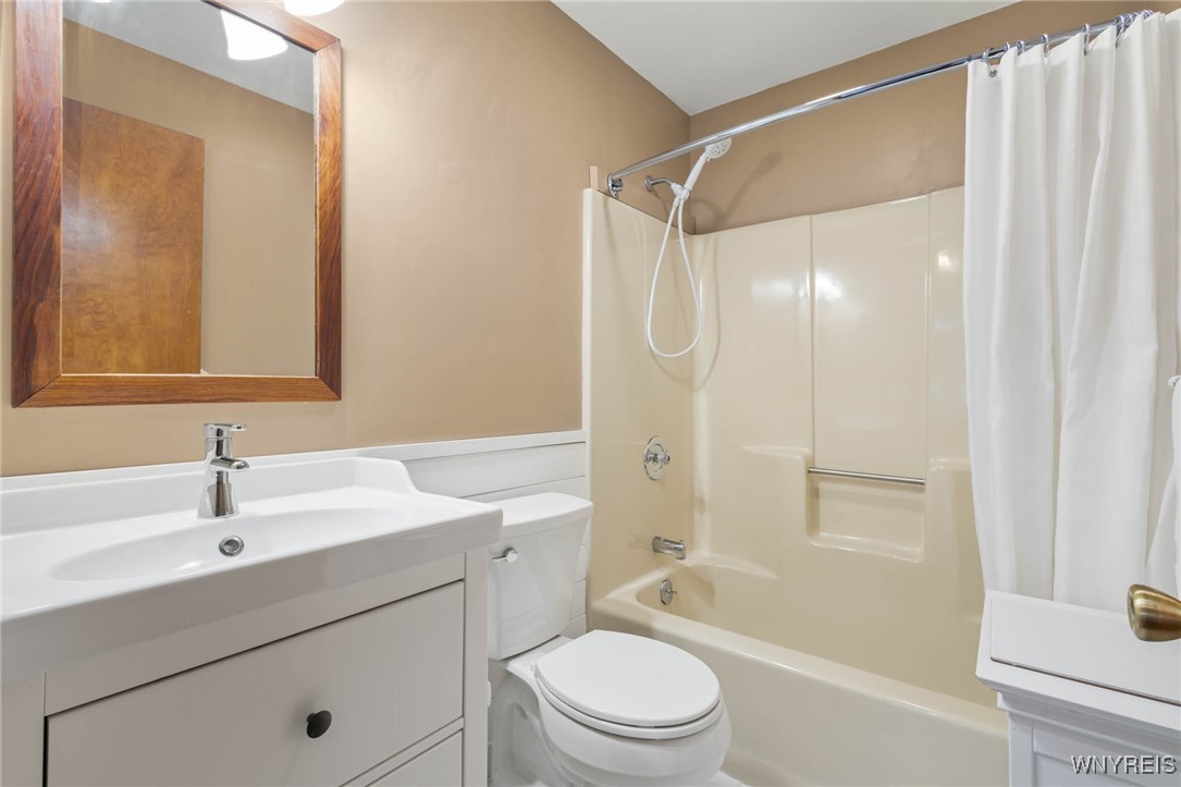 Batavia City, New York 14020, United States, 2 Bedrooms Bedrooms, ,3 BathroomsBathrooms,Residential,Active,240866