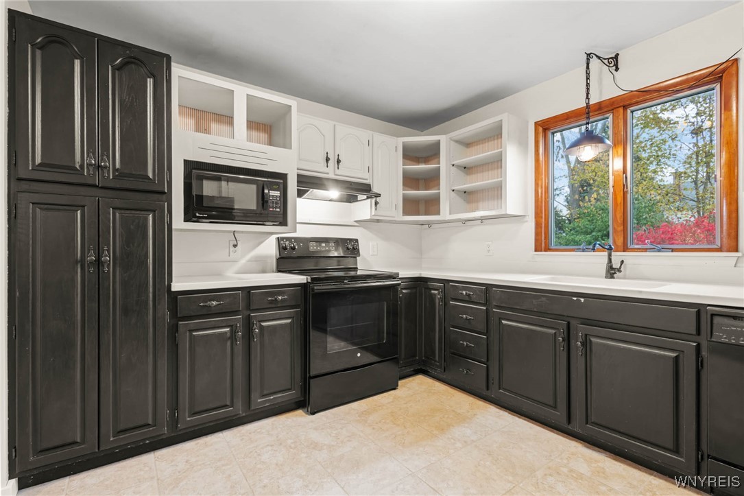 Batavia City, New York 14020, United States, 2 Bedrooms Bedrooms, ,3 BathroomsBathrooms,Residential,Active,240866