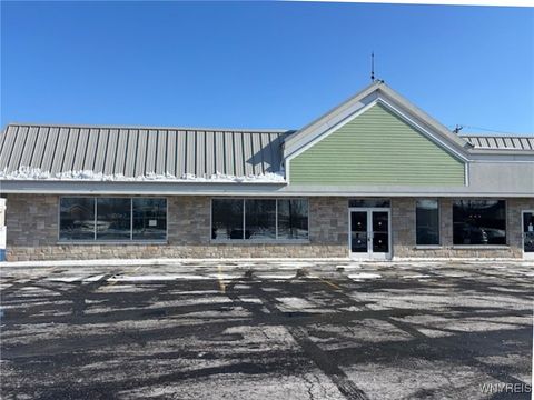 Photo of 2273 Grand Island Boulevard, Grand Island, NY 14072 (MLS # B1660606)